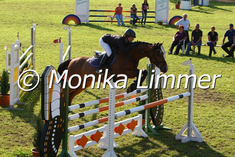 005M5924_Condor_M Springen.JPG